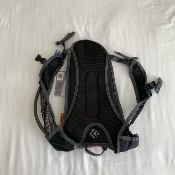 Outdoor Products Kilometer 8.0 Hydration Backpack Black Grey Hiking Cycling - Picture 2 of 8
